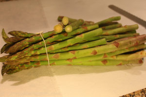 asparagus: cut off woody ends